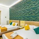 Aparts - 3 Bedrooms Luxury At St Peter Apartment