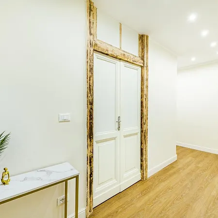 Aparts - Luxury At St Peter Apartment